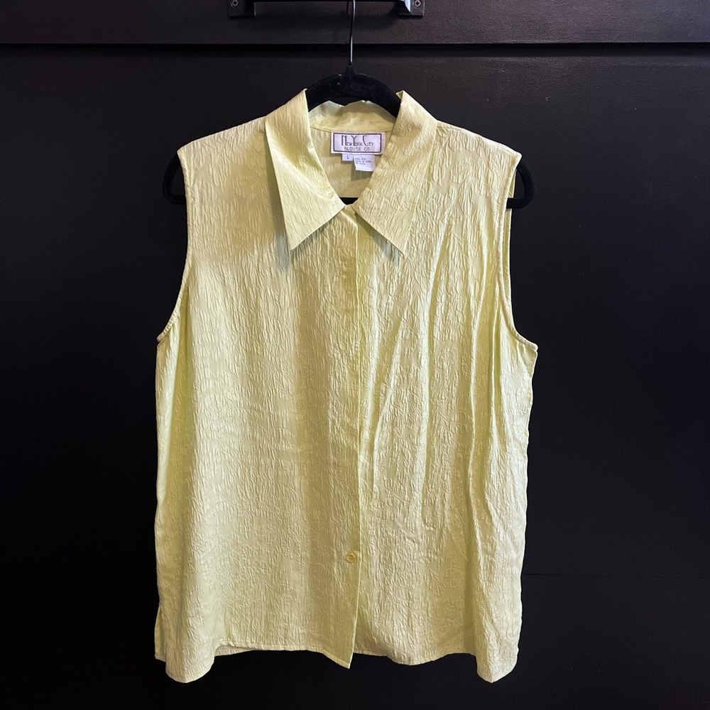Chic Sleeveless Blouse in Soft Yellow